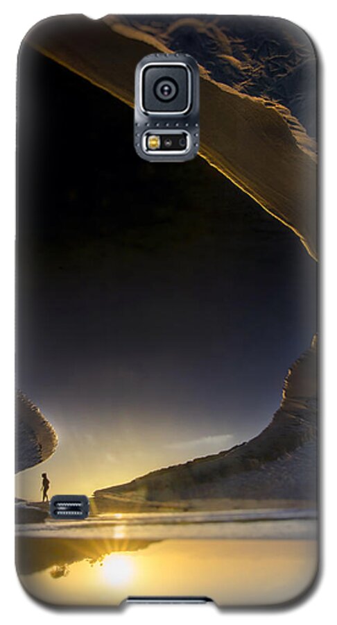 Salt Creek Galaxy S5 Case featuring the photograph Earth Walker by Sean Foster