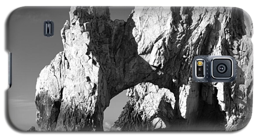 Los Cabos Galaxy S5 Case featuring the photograph El Arco in Black and White by Sebastian Musial