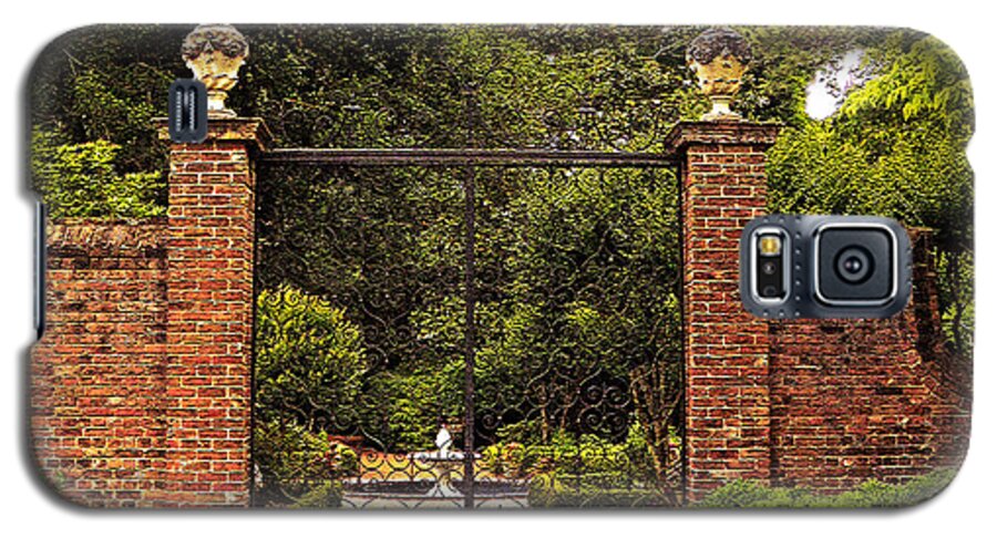 Elizabethan Gardens Galaxy S5 Case featuring the photograph Elizabethan Gardens by Lydia Holly
