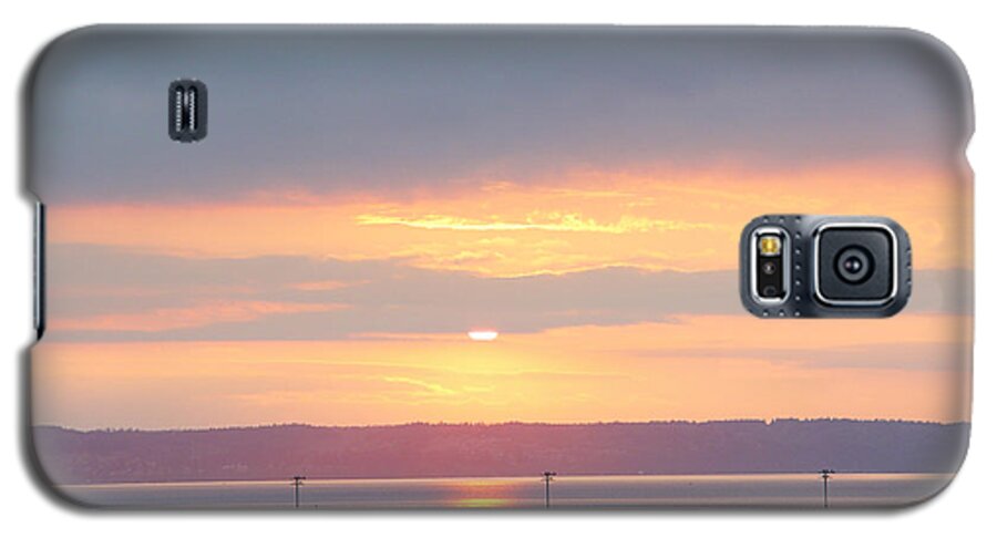 Pacific Galaxy S5 Case featuring the photograph Everett Sunset01 by Mamoun Sakkal