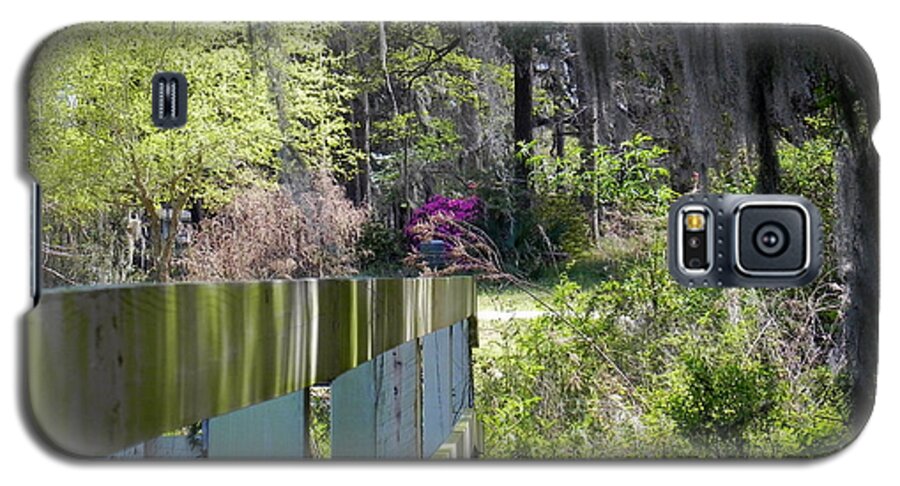Fence Galaxy S5 Case featuring the photograph Fence Points the Way by Patricia Greer