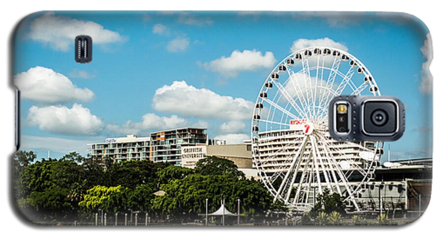 Brisbane Galaxy S5 Case featuring the photograph Ferris Wheel on the Brisbane River by Parker Cunningham