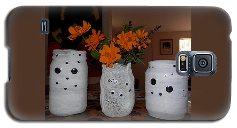 Mummy Galaxy S5 Case featuring the photograph Halloween Flowers for Mummy by Belinda Lee