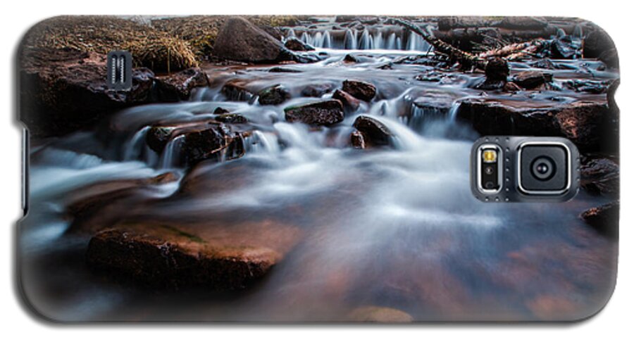 Rock Galaxy S5 Case featuring the photograph Flowing by Jeff Niederstadt