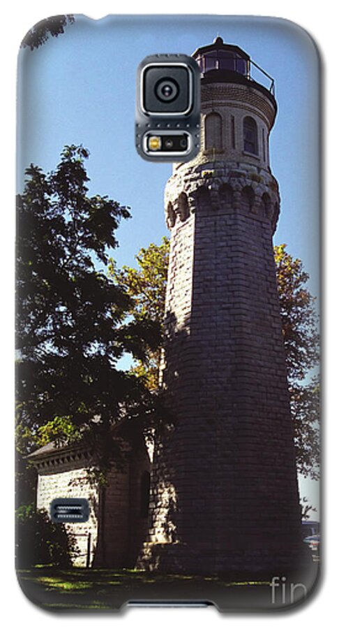 Fort Niagara Galaxy S5 Case featuring the photograph Fort Niagara Lighthouse by Tom Brickhouse