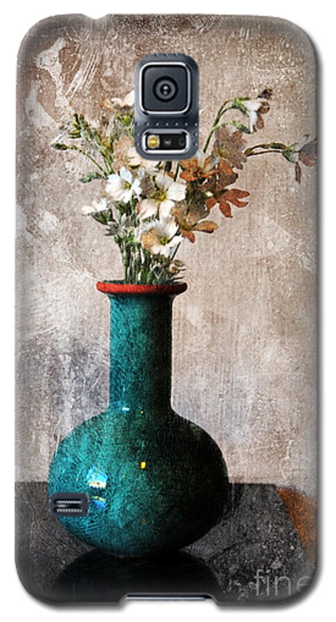 Vase Galaxy S5 Case featuring the photograph From the Garden by Randi Grace Nilsberg