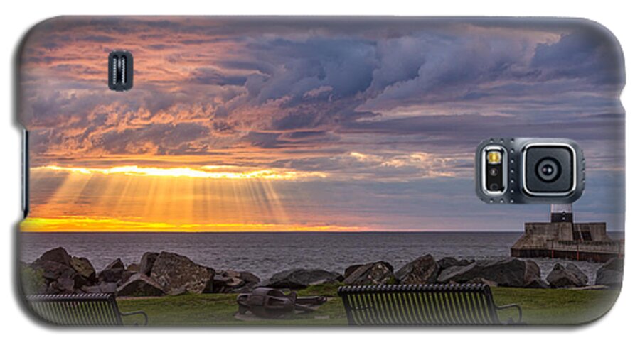 front Row Seats lake Superior canal Park canal Park Lighthouse duluth north Shore Sunrise Dawn Rays god Rays Clouds Benches Lighthouse great Lake Sunset Sunrays Magic Nature Summer perfect Duluth Day mary Amerman Galaxy S5 Case featuring the photograph Front Row Seats by Mary Amerman