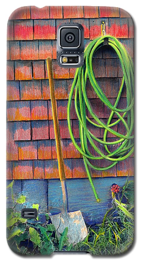 Gardening Galaxy S5 Case featuring the painting Gardener's Rest by Cindy McIntyre