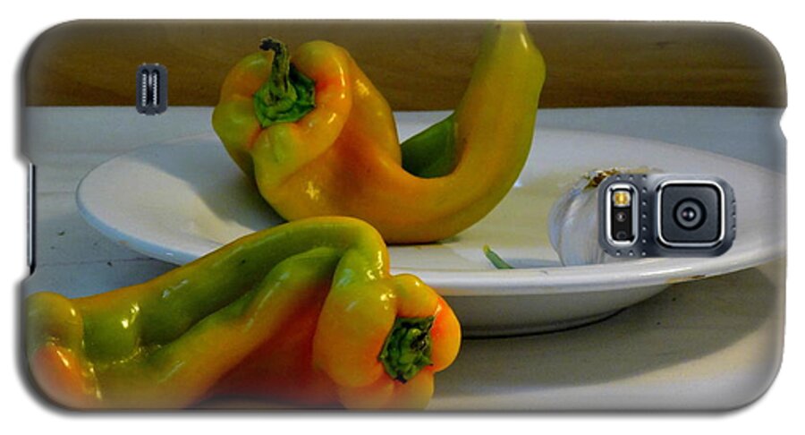 Setting Galaxy S5 Case featuring the photograph Garlic and Peppers by Deborah Crew-Johnson
