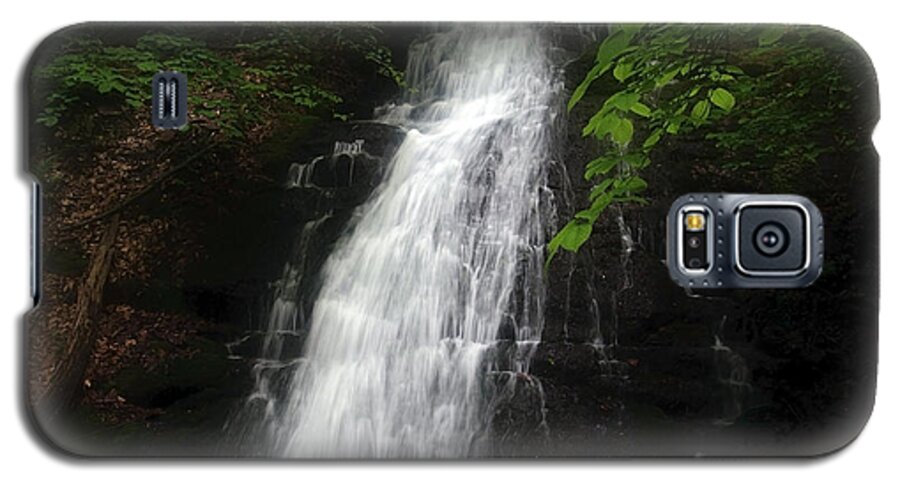 Waterfall Galaxy S5 Case featuring the photograph Garvey Spring Falls by Debra Fedchin