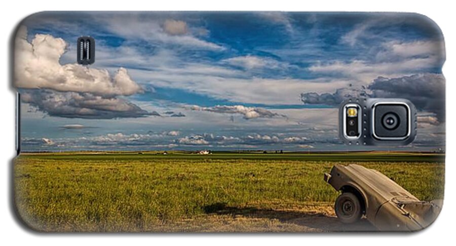 Carhenge Galaxy S5 Case featuring the photograph Gazing Toward the Sky by Steve Sullivan