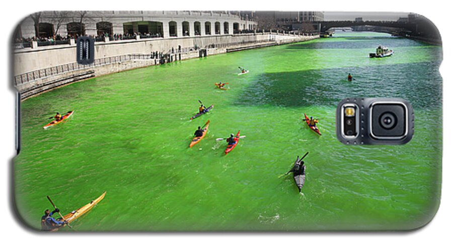 Kayak Galaxy S5 Case featuring the photograph Green River Chicago by Martin Konopacki