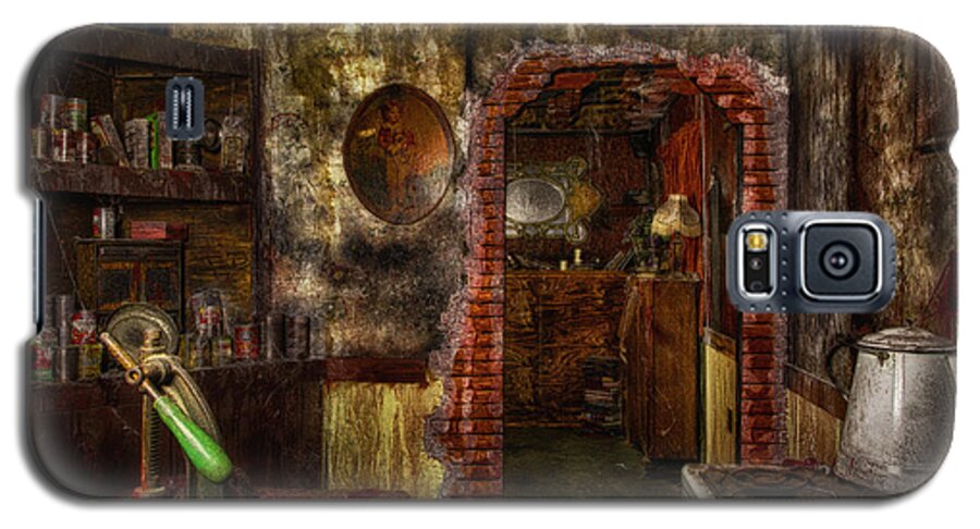 Kitchen Galaxy S5 Case featuring the photograph Haunted Kitchen by Daniel George