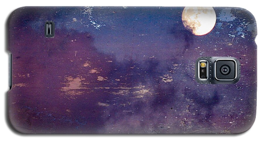 Rbbroussard Galaxy S5 Case featuring the photograph Haunted Moon by Roselynne Broussard