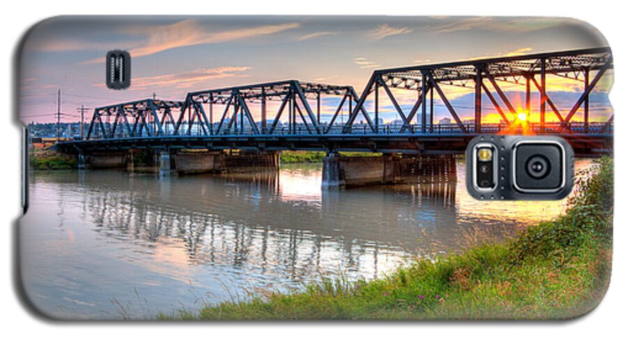 Lincoln Galaxy S5 Case featuring the photograph HDR - Sunset on Lincoln Ave. Bridge by Rob Green