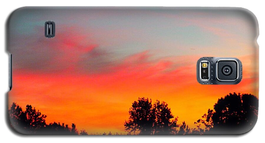 Virginia At Dusk Galaxy S5 Case featuring the photograph Home at dusk by Robin Coaker