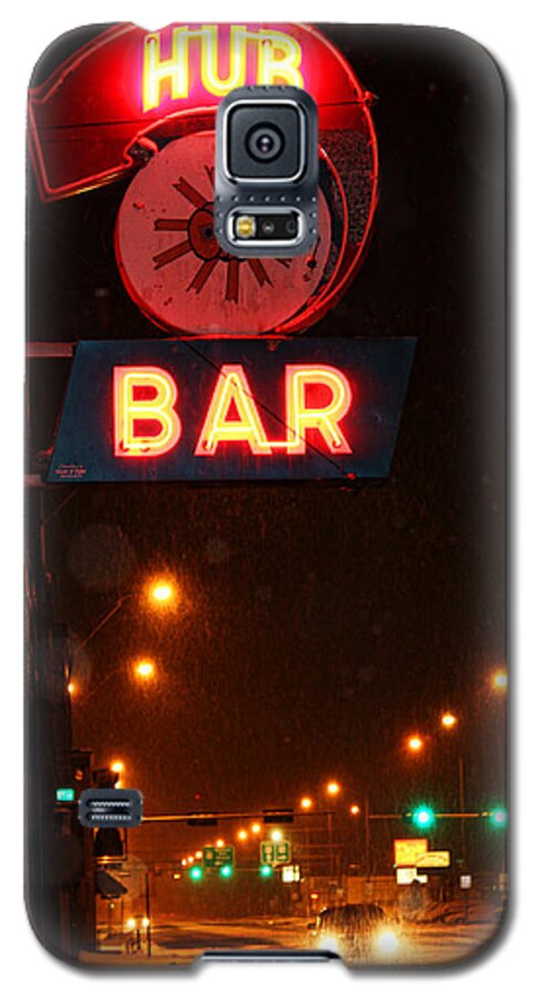 Hub Bar Galaxy S5 Case featuring the photograph Hub Bar Snowy Night by Sylvia Thornton