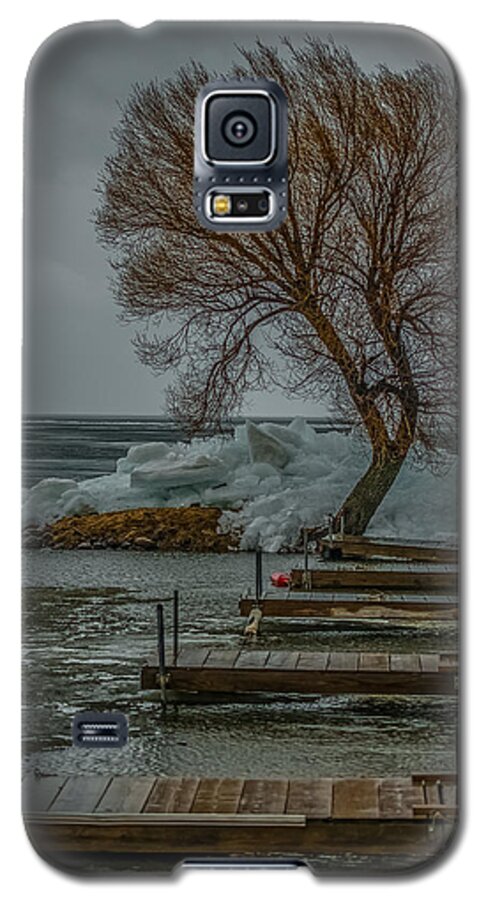 Lake Milacs Galaxy S5 Case featuring the photograph Ice Buildup On Milacs by Paul Freidlund