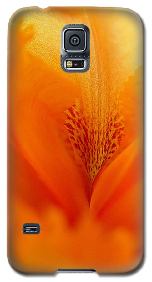 By Jana Russon Galaxy S5 Case featuring the photograph Inner Iris 3 of 4 by Jana Russon