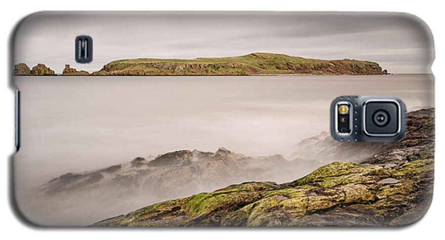 Isle Of Muck Galaxy S5 Case featuring the photograph Isle of Muck by Nigel R Bell