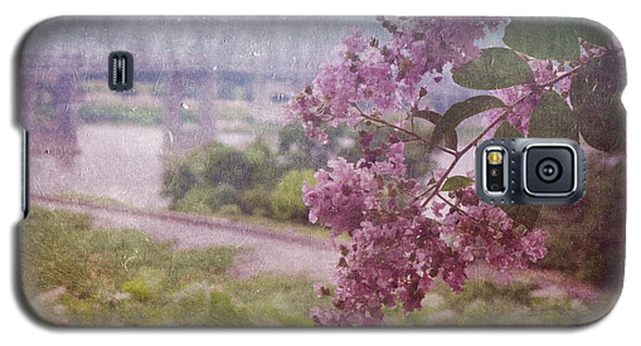 Natchez Galaxy S5 Case featuring the photograph Just a Peek by Terry Eve Tanner