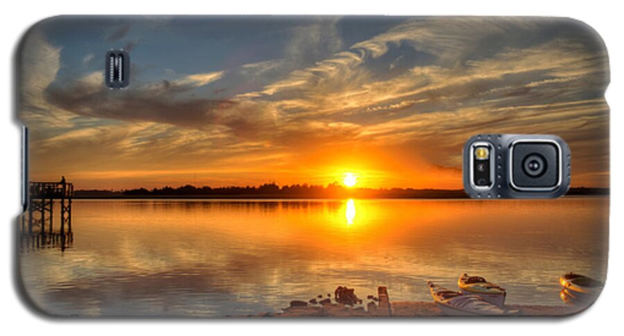 Sunset Galaxy S5 Case featuring the photograph Kayaker's Dream by Phil Mancuso