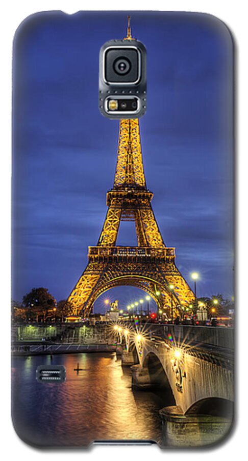 Eiffel Tower Galaxy S5 Case featuring the photograph La Tour Eiffel by Ryan Wyckoff