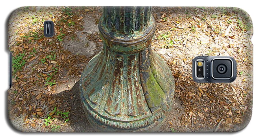 Lamp Post Galaxy S5 Case featuring the photograph Lamp Post by Beth Vincent