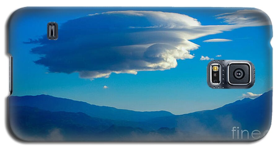 Lenticular Cloud Galaxy S5 Case featuring the photograph LenTicuLaR DusT STorM by Angela J Wright