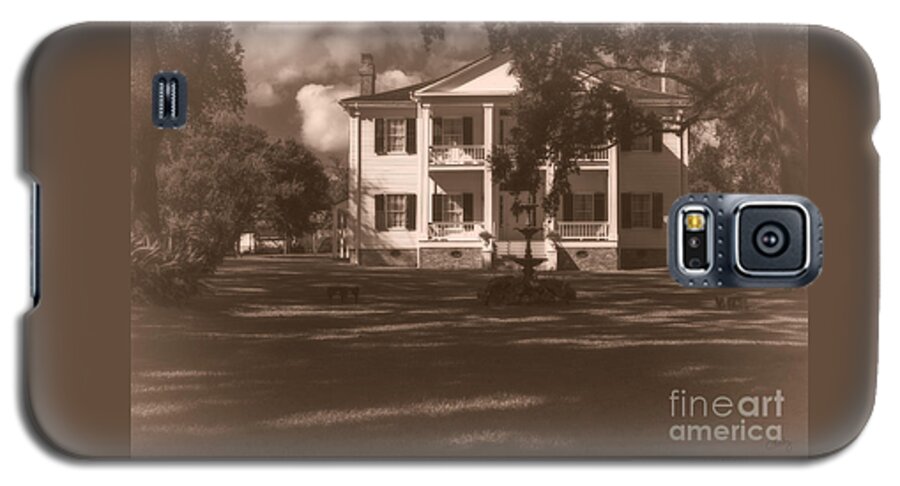 Liendo Plantation Home Galaxy S5 Case featuring the photograph Liendo Plantation Home by Imagery by Charly
