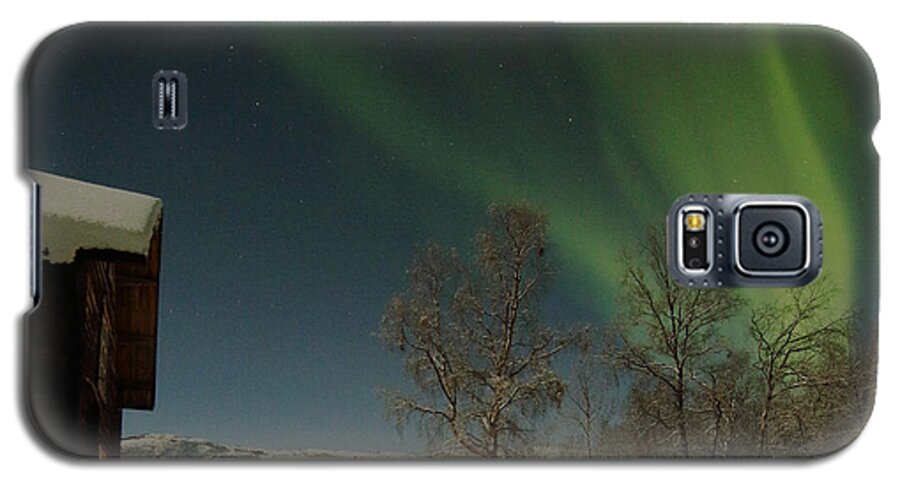 Night Galaxy S5 Case featuring the photograph Lights of a Cold Winter Night by Pekka Sammallahti