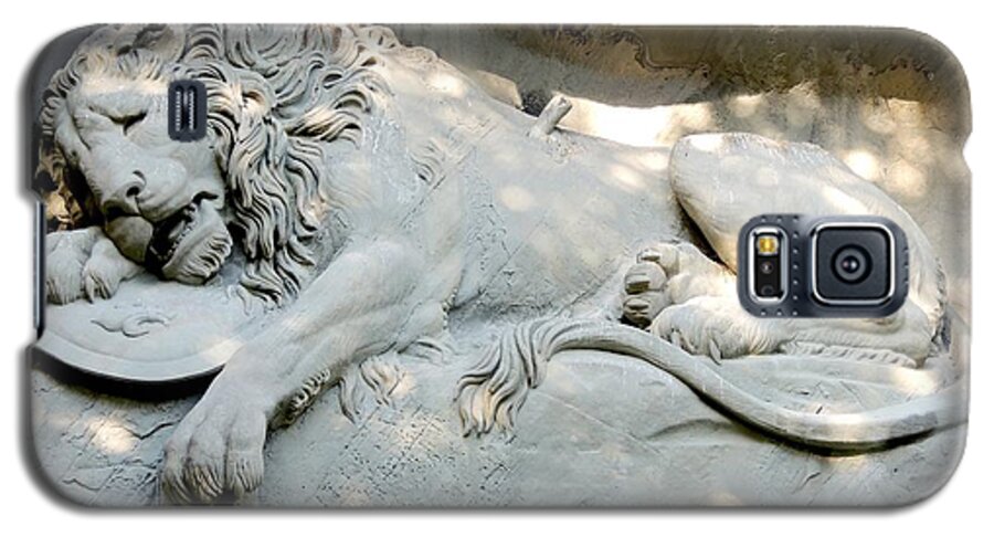 Europe Galaxy S5 Case featuring the photograph Lion Monument in Lucerne Switzerland by Marilyn Burton