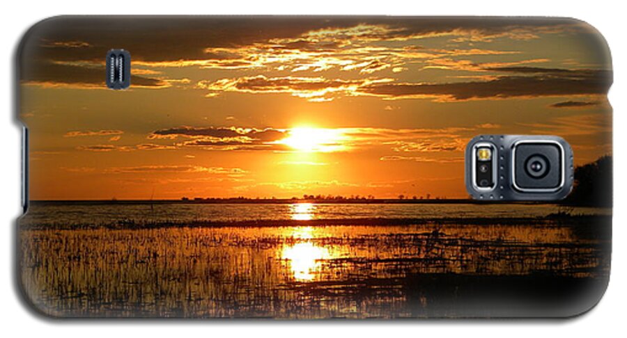 Lake Sunset Galaxy S5 Case featuring the photograph Manitoba Sunset by James Petersen
