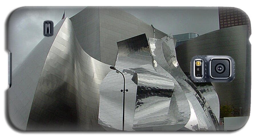 Mieczyslaw Galaxy S5 Case featuring the photograph Masive walls of LA muzeum by Mieczyslaw Rudek