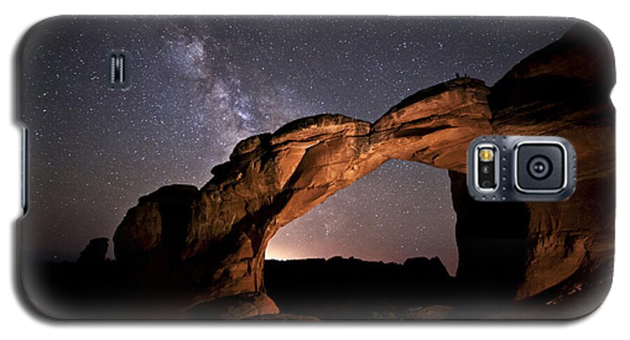 Arch Galaxy S5 Case featuring the photograph MilkyWay over Broken Arch by Melany Sarafis