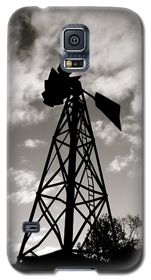 Windmill Galaxy S5 Case featuring the photograph Mini Mill by Kim Pippinger