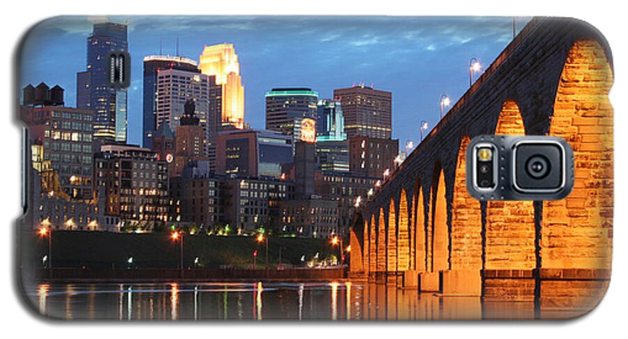Minneapolis Skyline Galaxy S5 Case featuring the photograph Minneapolis Skyline Photography Stone Arch Bridge by Wayne Moran