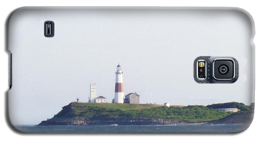 Montauk Lighthouse From The Atlantic Ocean Galaxy S5 Case featuring the photograph Montauk Lighthouse From The Atlantic Ocean by John Telfer