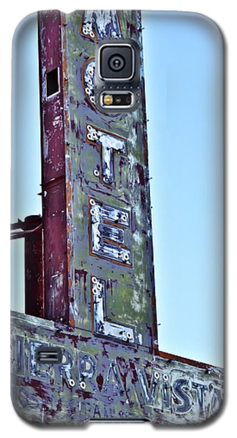 Photography Galaxy S5 Case featuring the photograph Motel Sierra Vista Vintage Neon Sign by Gigi Ebert