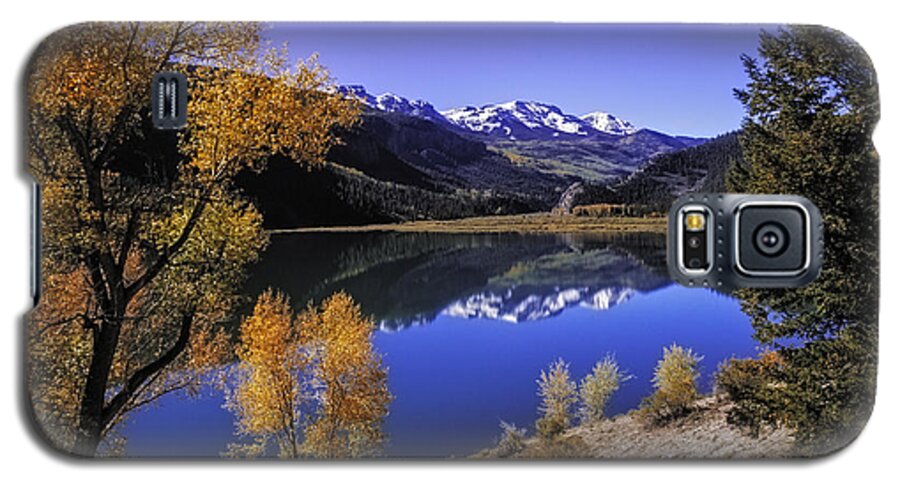 Aspen Trees Galaxy S5 Case featuring the photograph Mountain Reflections by Teri Virbickis