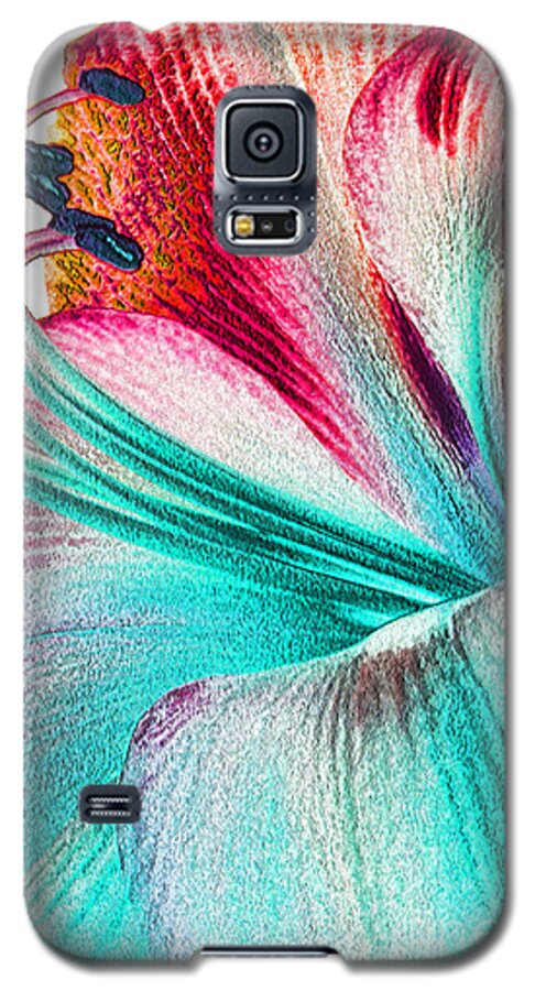 Margie Chapman Galaxy S5 Case featuring the digital art New Kid In Town by Margie Chapman
