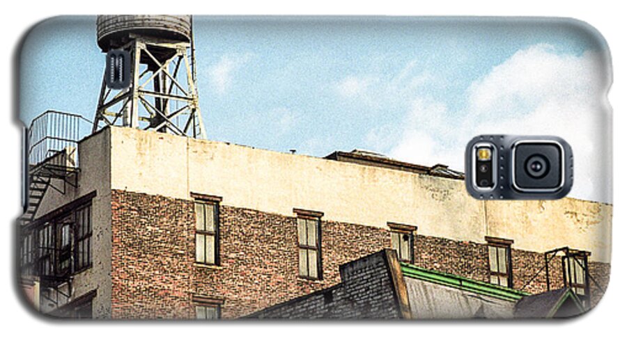 Water Tower Galaxy S5 Case featuring the photograph New York City Water Tower 2 by Gary Heller