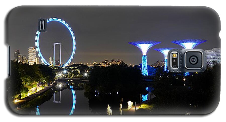 Singapore Galaxy S5 Case featuring the photograph Night shot of Singapore Flyer Gardens by the Bay and water reflections by Imran Ahmed