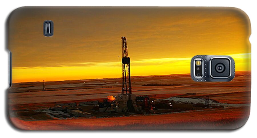 Oil Galaxy S5 Case featuring the photograph Nomac Drilling Keene North Dakota by Jeff Swan