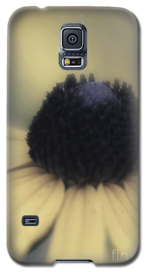 Black Eyed Susan Galaxy S5 Case featuring the photograph Nostalgia by Mary Lou Chmura