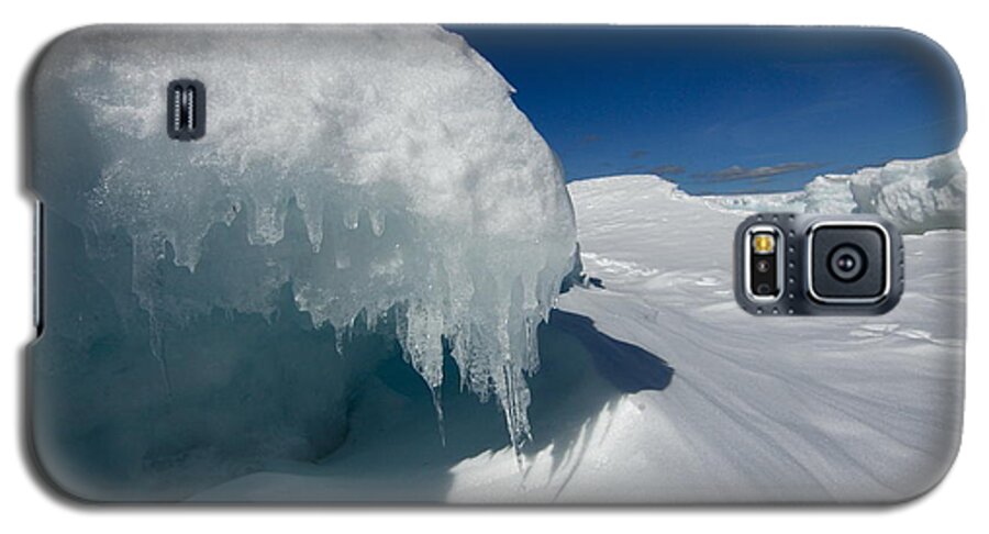 Ice Clear Blue Skies Snow  Lake Superior Shore Galaxy S5 Case featuring the photograph Nothing but ice by Sandra Updyke