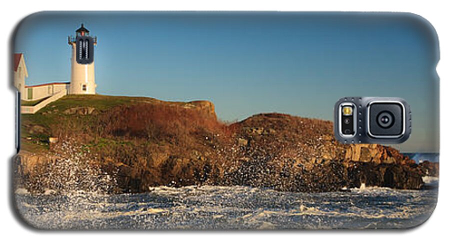 Maine Galaxy S5 Case featuring the photograph Nubble Light with Rough Seas by Kyle Lee