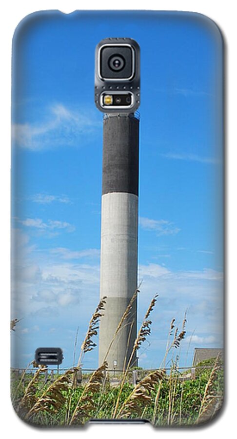 Oak Island Galaxy S5 Case featuring the photograph Oak Island Lighthouse by Bob Sample