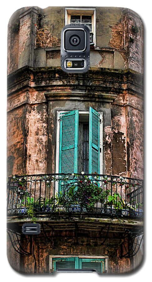 New Orleans Galaxy S5 Case featuring the photograph Old and Weathered by Judy Vincent
