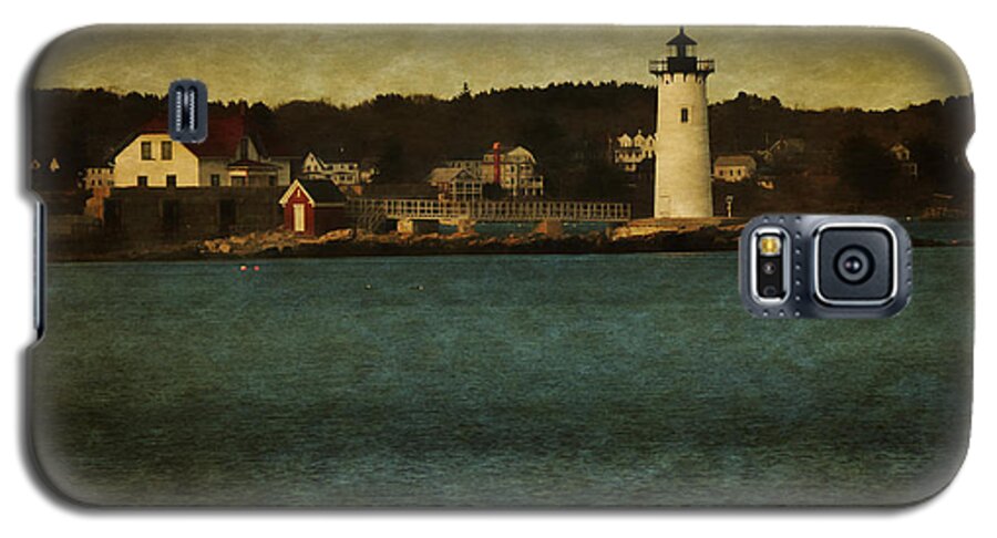 Sea Galaxy S5 Case featuring the photograph Old Portsmouth Lighthouse by Mike Martin